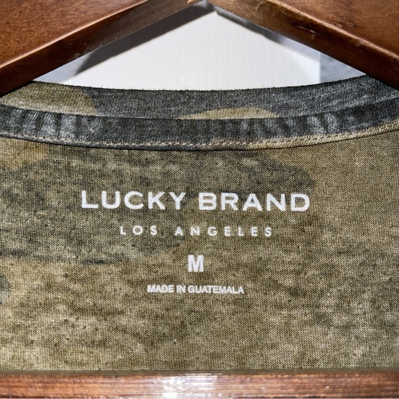Lucky Brand Camo Shirt M Short Sleeve V-Neck Green Black - Picture 2 of 3